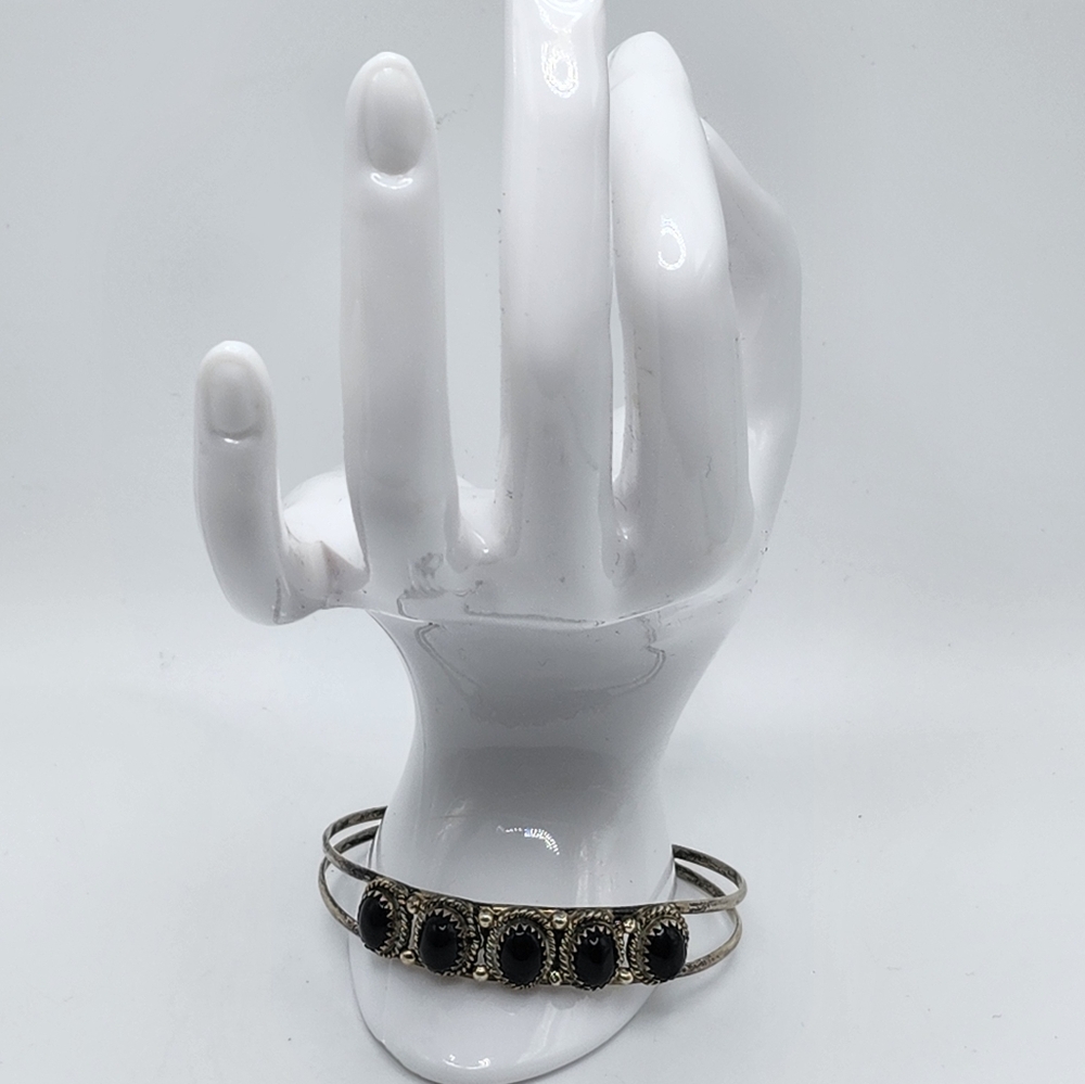 Sterling Silver "C" marked cuff bracelet.   Southwestern w/sawtooth prongs onyx. - Picture 3 of 5